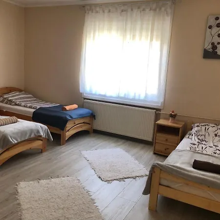 Tueskevar Vendeghaz Apartament *