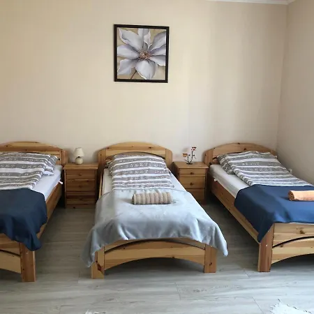 Tueskevar Vendeghaz Apartament *