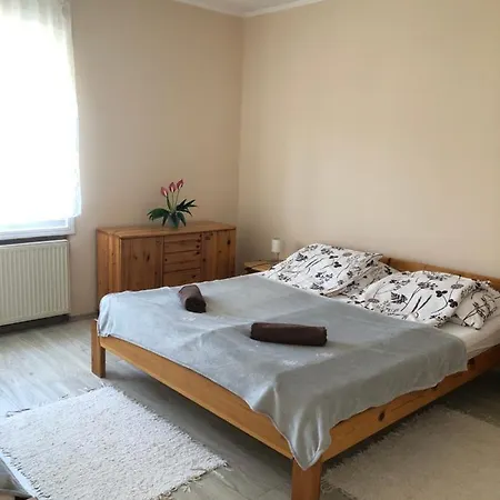 Apartament Tueskevar Vendeghaz