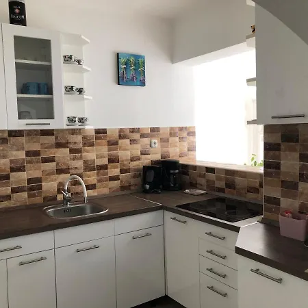 Tueskevar Vendeghaz Apartament *